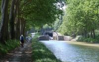 Imagine atasata: canal-du-midi-cycling-2.jpg